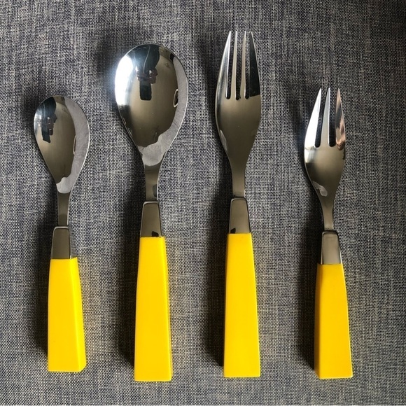 Supreme Cutlery set of 4 yellow mid modern century style - Picture 1 of 8